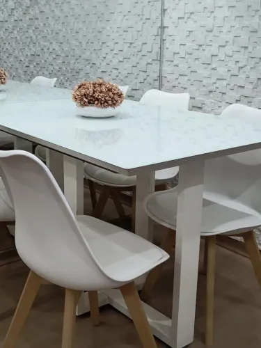 Vendo mesa com cadeiras