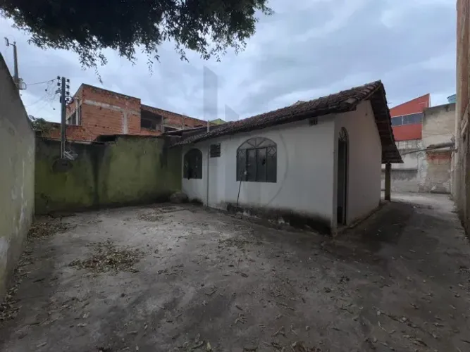 Venda: Casa no Bairro Conjunto Sir em Gov. Valadares/MG