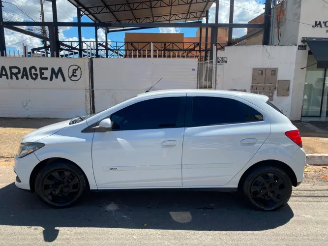 Chevrolet Onix Hatch LT 1.4 8V Flex Power Mec. 4P 2013