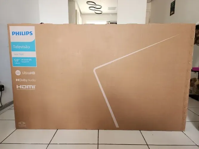 Smart TV 58" Philips 4K UHD Lacrada com 1 ano de garantia.