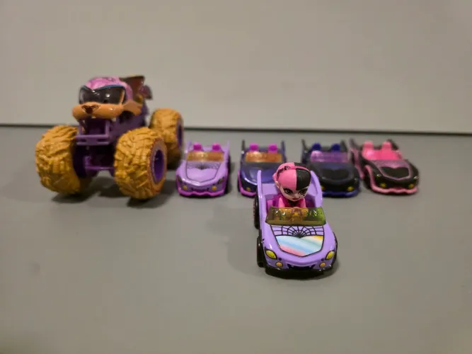 HOT WHEELS MONSTER HIGH: RACERVERSE DRACULAURA (RARO) , MONSTER TRUCK CLAWDEEN WOLF E MAIS