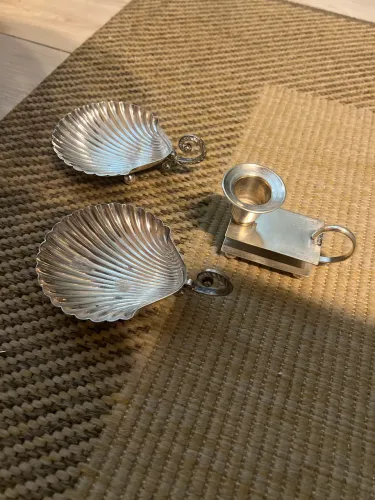 Objetos em metal  prateado