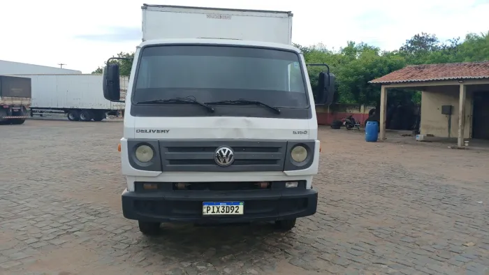 Caminhão Volkswagen 5-150 no bau ano 2016 extra 
