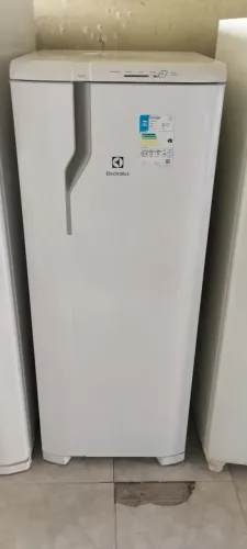Geladeira Eletrolux semi nova 127V