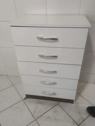 Cômoda com 05 Gavetas