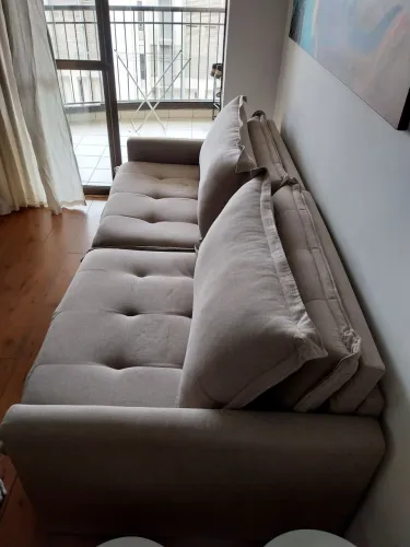 Sofá Retrátil e Reclinável 2,20m em Linho Beige - Sem Caixa Atrás (Muito Conservado)