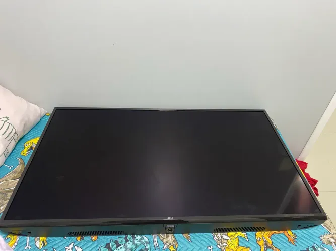 TV LG - 49 (para retirar peças)