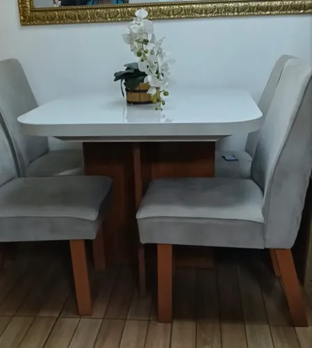 Mesa e cadeiras IMPERDÍVEL