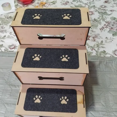 Escada para PET de MDF ,montada já !