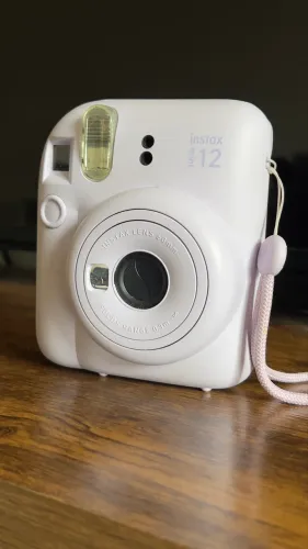 Instax Mini 12 com Filme e na Caixa