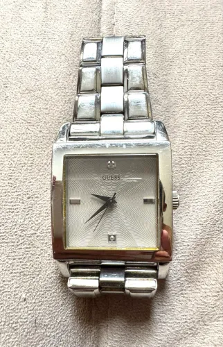 Relógio Guess prateado masculino! Bonito demais!
