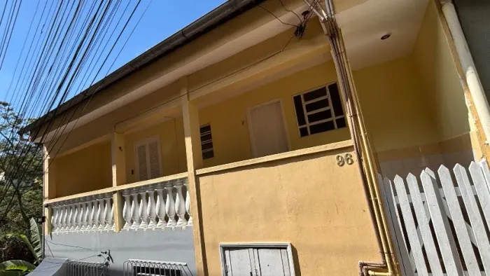 Casa de 02 quartos disponível para locação