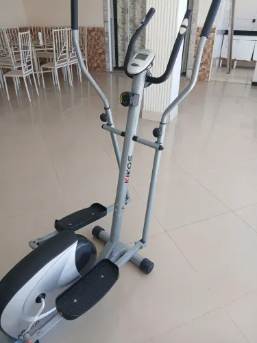 Elíptico magnético kikos semi novo