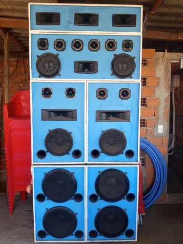 Vende-se paredão de som, interessados chamar *. ( aberto a negociação ).