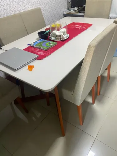 Vende-se uma mesa c/6 cadeira