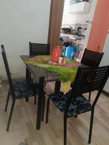 Estou vendendo uma mesa por r$ 500 só de uso 7 meses nova toda não faço entrega