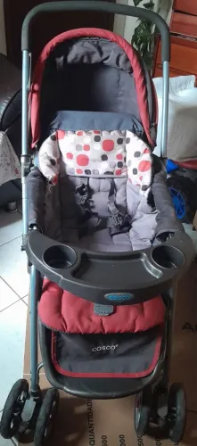Carrinho de bebe e bebe conforto