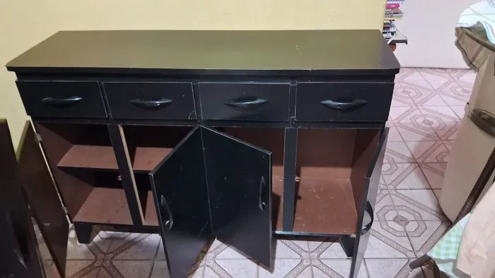 Armário Preto Bem conservado