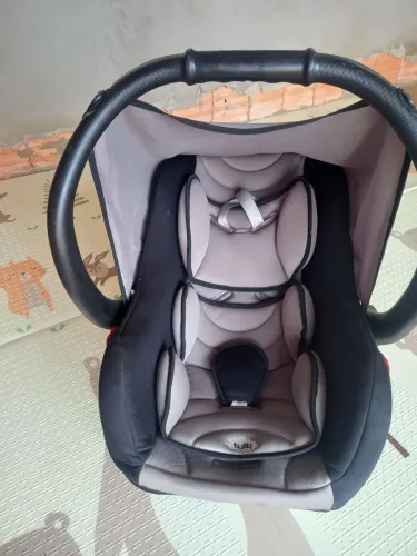 Bacia com trocador da Galzerano e bebê conforto