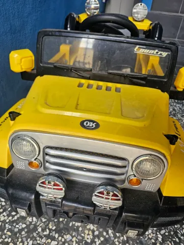 Carrinho Infantil Jipe Elétrico Amarelo com Controle  