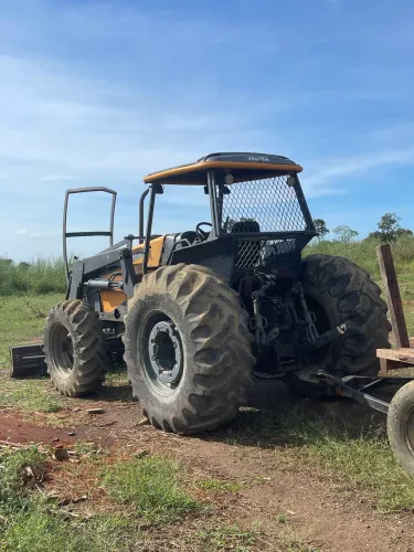 Trator valtra bm110 traçado 2015 Grade e lâmina Tatu 
