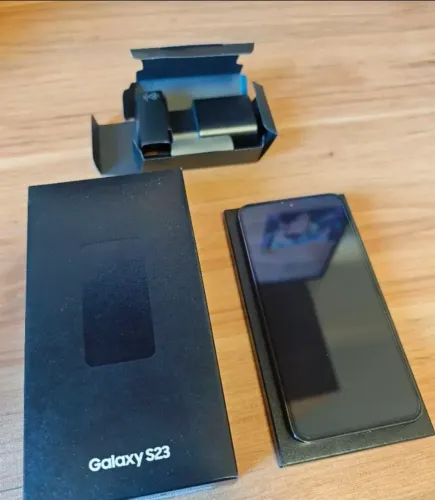 Samsung Galáxy S23 (8/128GB)
