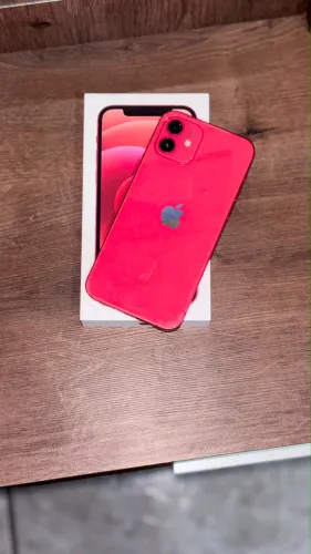 iPhone 12 vermelho