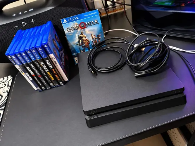 Playstation 4 (PS4) com vários jogos