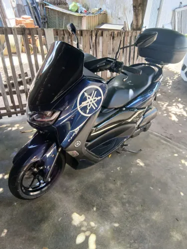 Nmax 160, segundo dono, baixa quilometragem com baú incluso.