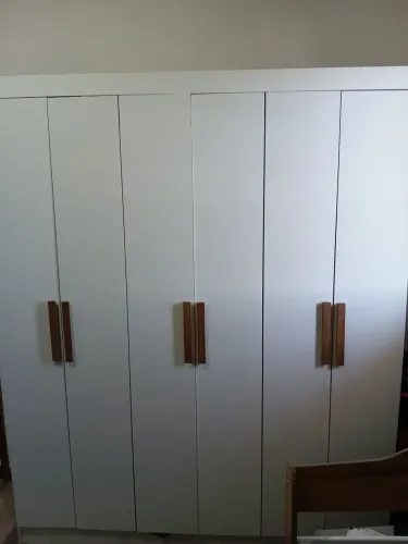 Guarda-Roupa Moderno 6 Portas -bem conservado
