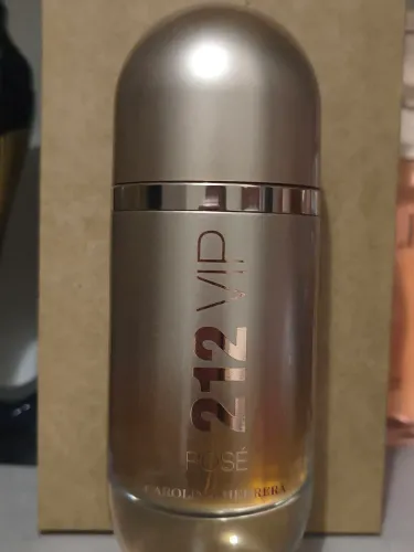 Perfume 212 VIP Rosé