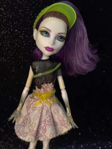 Monster High Spectra Ghoul Sports
