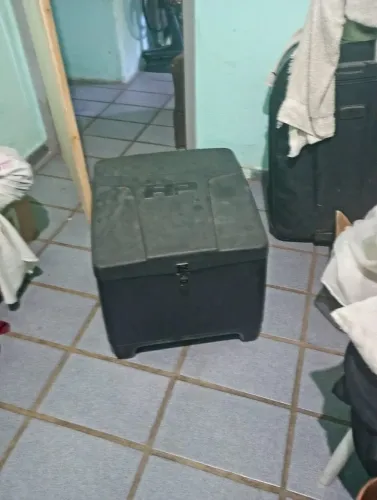 Vendo baú 80litros