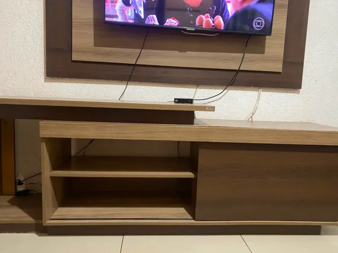 Rack de sala com painel para televisão em ótimo estado