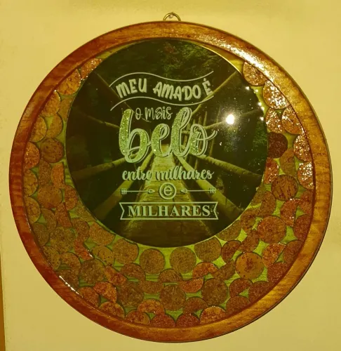 Quadro para parede em madeira, rolhas, resina epoxi.
