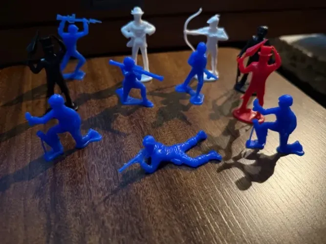 Antigo 11 miniaturas  plásticas vintage, incluindo soldados clássicos e personagens ins