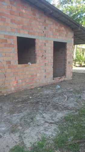 VENDE-SE TERRENO COM CASA EM CONSTRUÇÃO ESTRADA DO CARUARA PROXIMO A PRAIA DO PARAISO