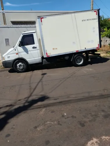 Iveco daily ano 2005 chamar *
