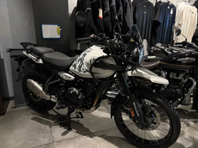 Himalayan 450 / Kamet White - Letícia 