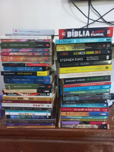 VENDO LIVROS. TODOS JUNTOS.