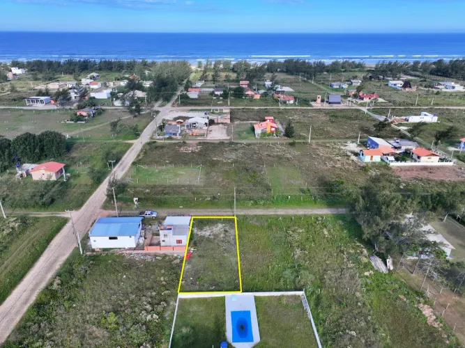 Oportunidade em Lagoinhas: Terreno a 500m do Mar