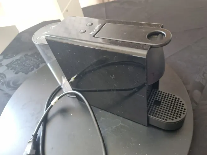 Cafeteira nespresso essenza mini