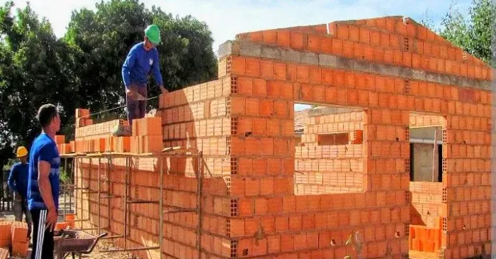 Pedreiro em construção 