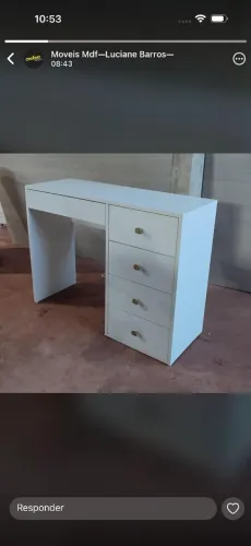 Mesa com gavetas