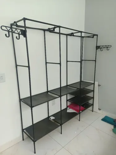 Arara Guarda Roupa portátil 