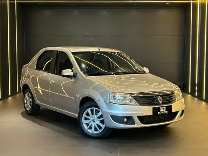 Renault Logan Expression Hi-flex 1.6 16V 4P AUT 2013