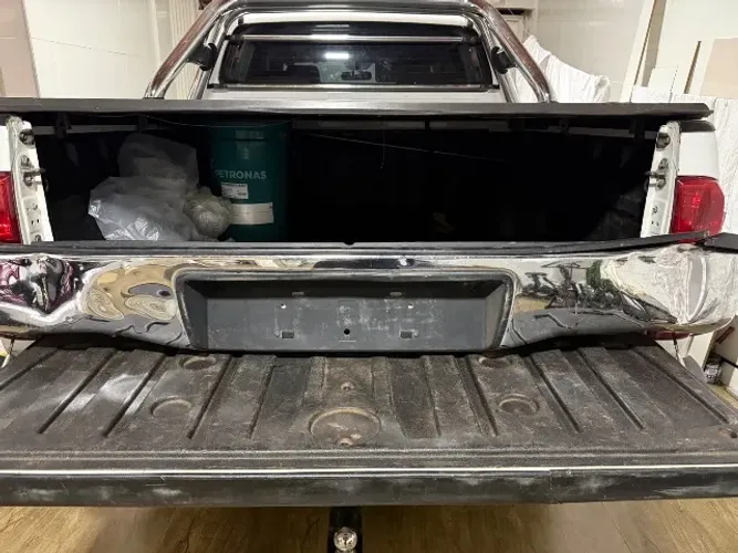 Vendo para choque usado traseiro original Hilux até 2015