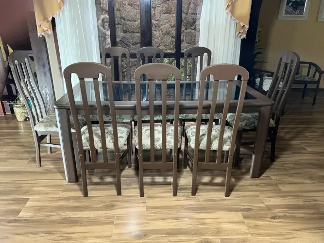Mesa de jantar, 8 cadeiras, balcão, espelho, 2 namoradeiras
