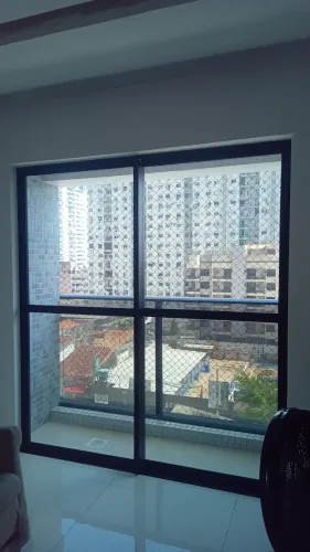 Estou vendendo uma porta de vidro da sacada do quarto apartamento