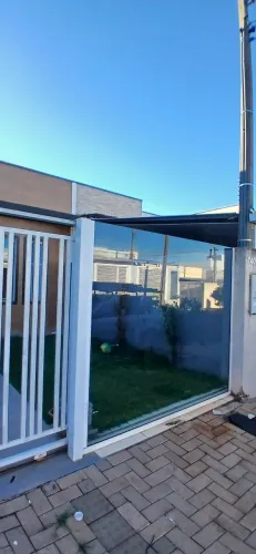 Portão de correr com vidro
